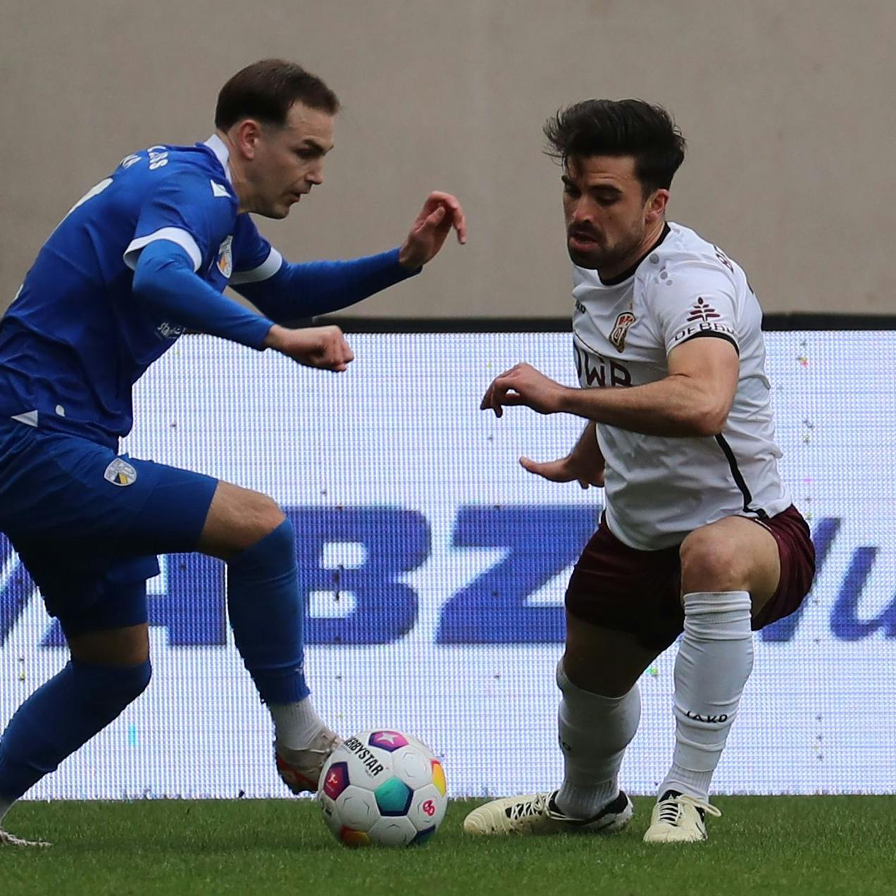 Abwehrchef David Haider (r.) kniet sich weiter voll für den BFC Dynamo rein.