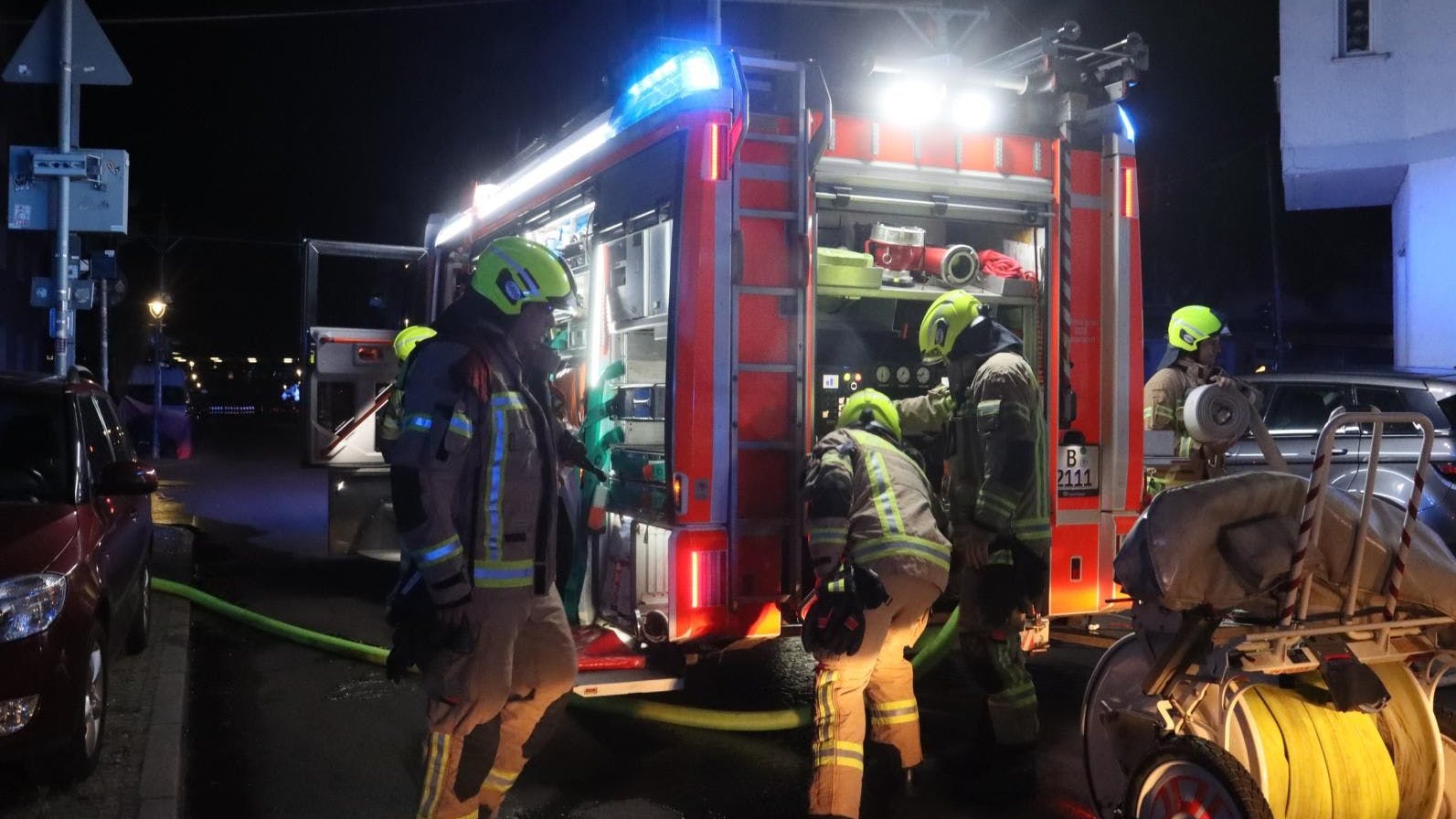 Die Polizei in Köpenick ermittelt zu einer schweren Brandstiftung in der Borgmannstraße.