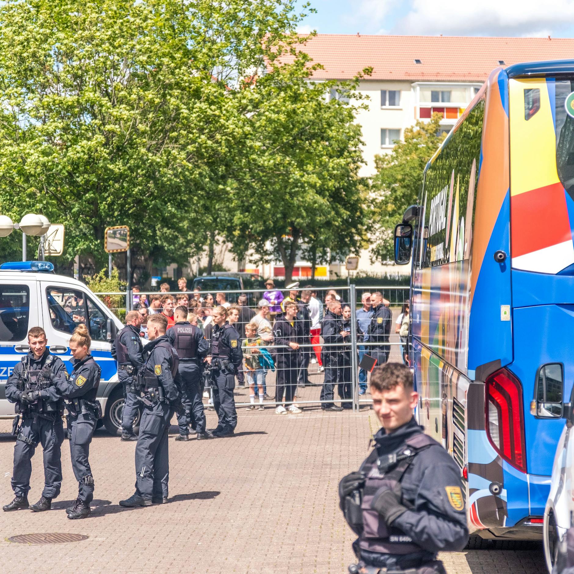 Leipzig: Prügelte TV-Reporter auf Portugal-Fan ein?