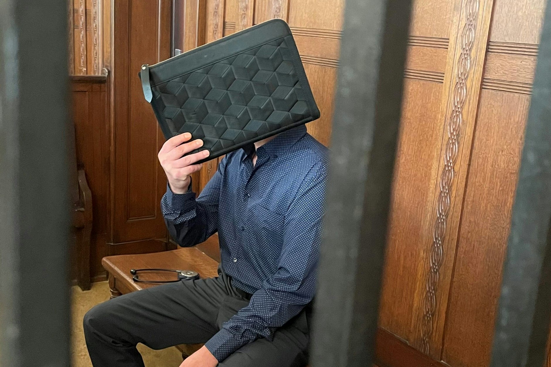 Der Hammerkiller sitzt seit Montag in Berlin vor Gericht.