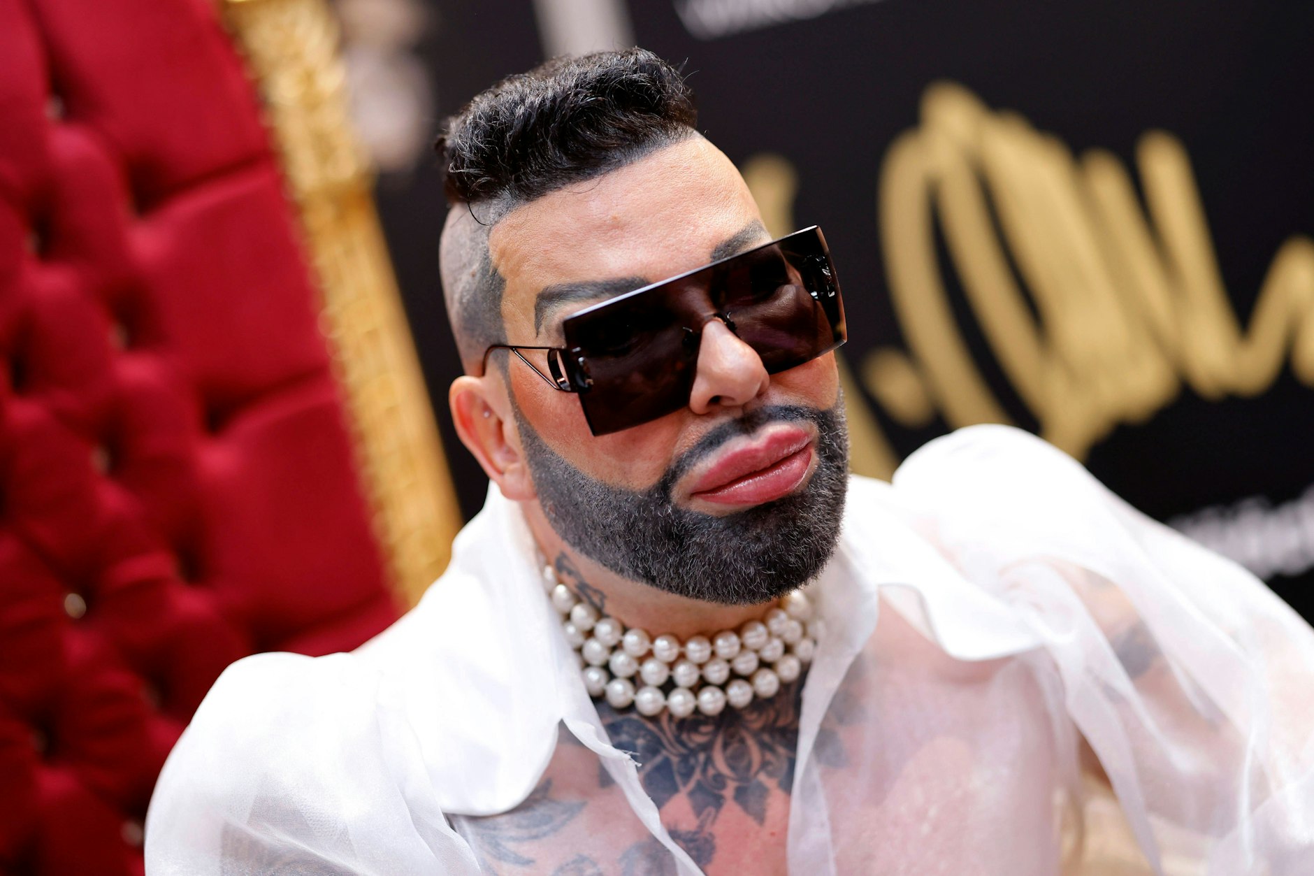 Harald Glööckler schockt mit einer Beauty-Behandlung.