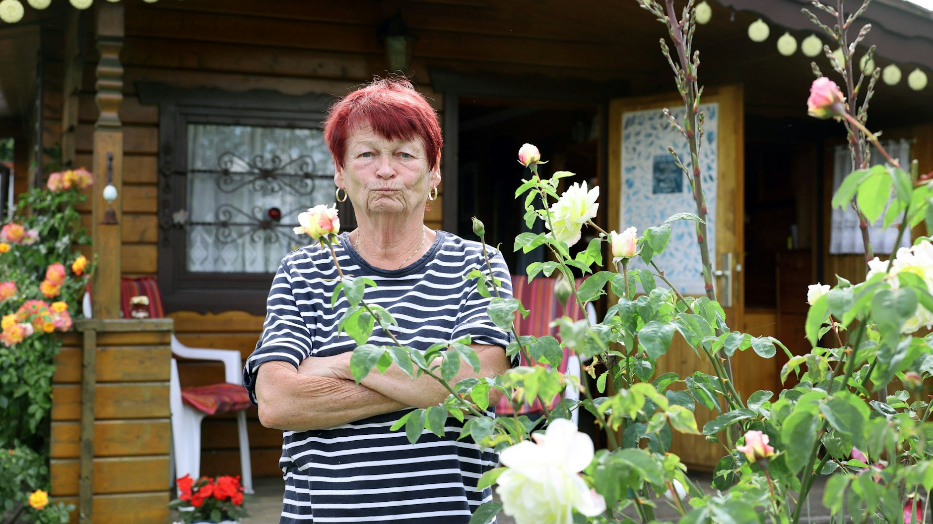 Ingrid Schloack (81) hat hier seit 1988 den Garten: „Mir bricht die ganze Sache das Herz! Im Sommer ist das hier mein Paradies, mit meinem Mann habe ich das alles aufgebaut und auch nach seinem Tod habe ich weitergemacht.“