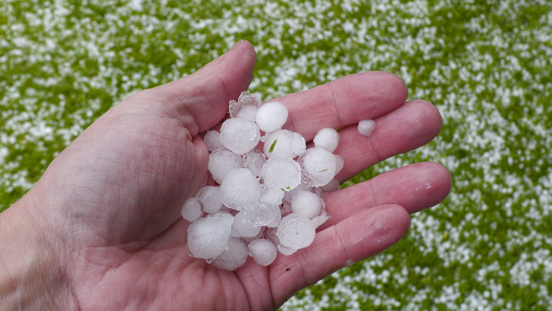 Unwettergefahr: Auch größeren Hagel wird in Deutschland geben. 