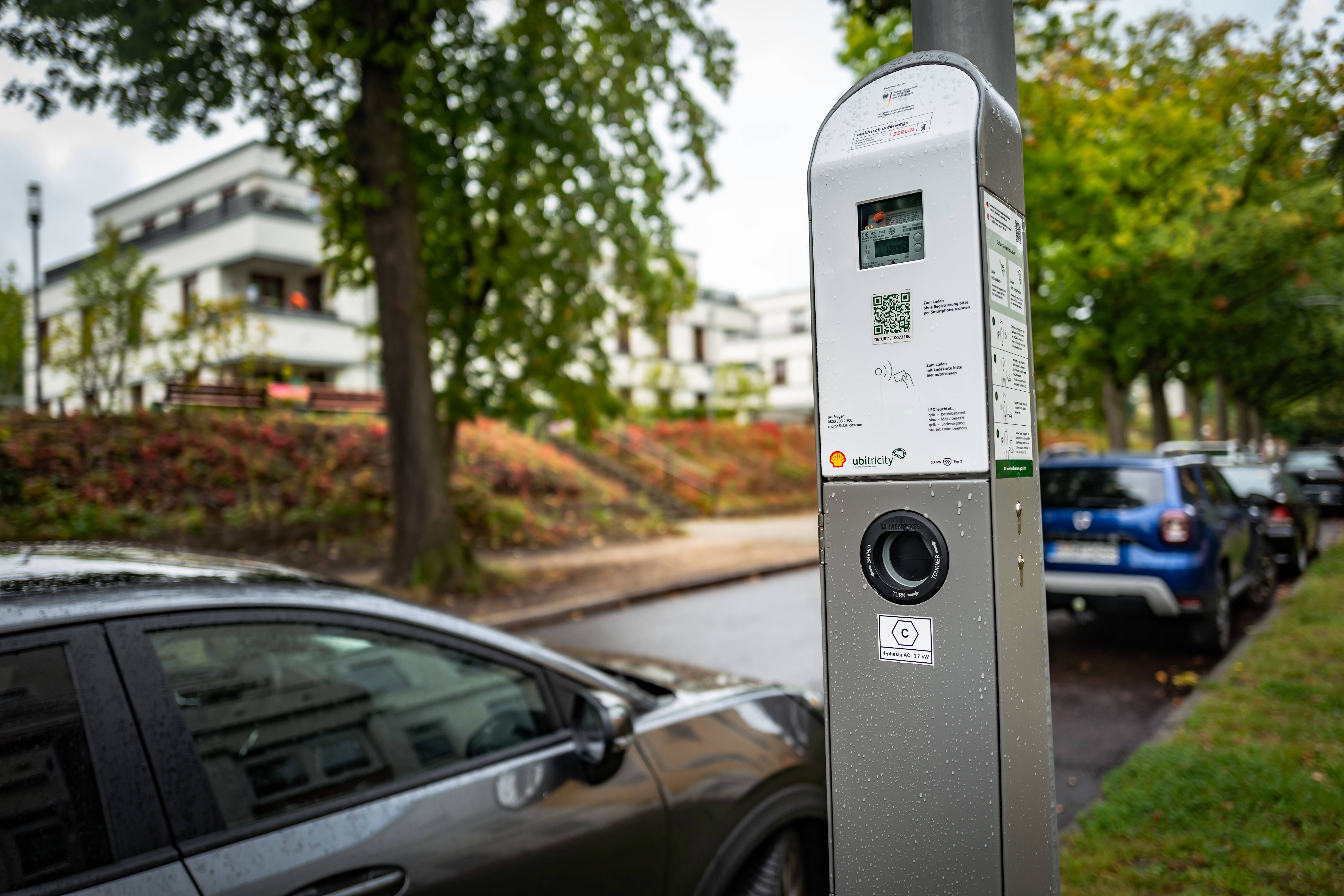 YouTuber lästern über E-Autos: „Ich hab die Schnauze voll davon“