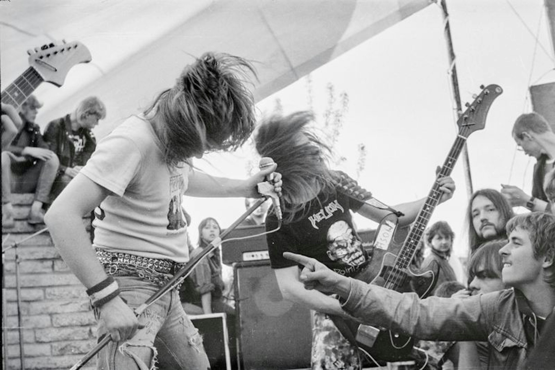 Heavy Metal in der DDR: Dieses Foto zeigt in der Kulturbrauerei-Ausstellung die Amateurband Asathor während eines Auftrittes im Jugendclub der Bauarbeiter in Magdeburg.
