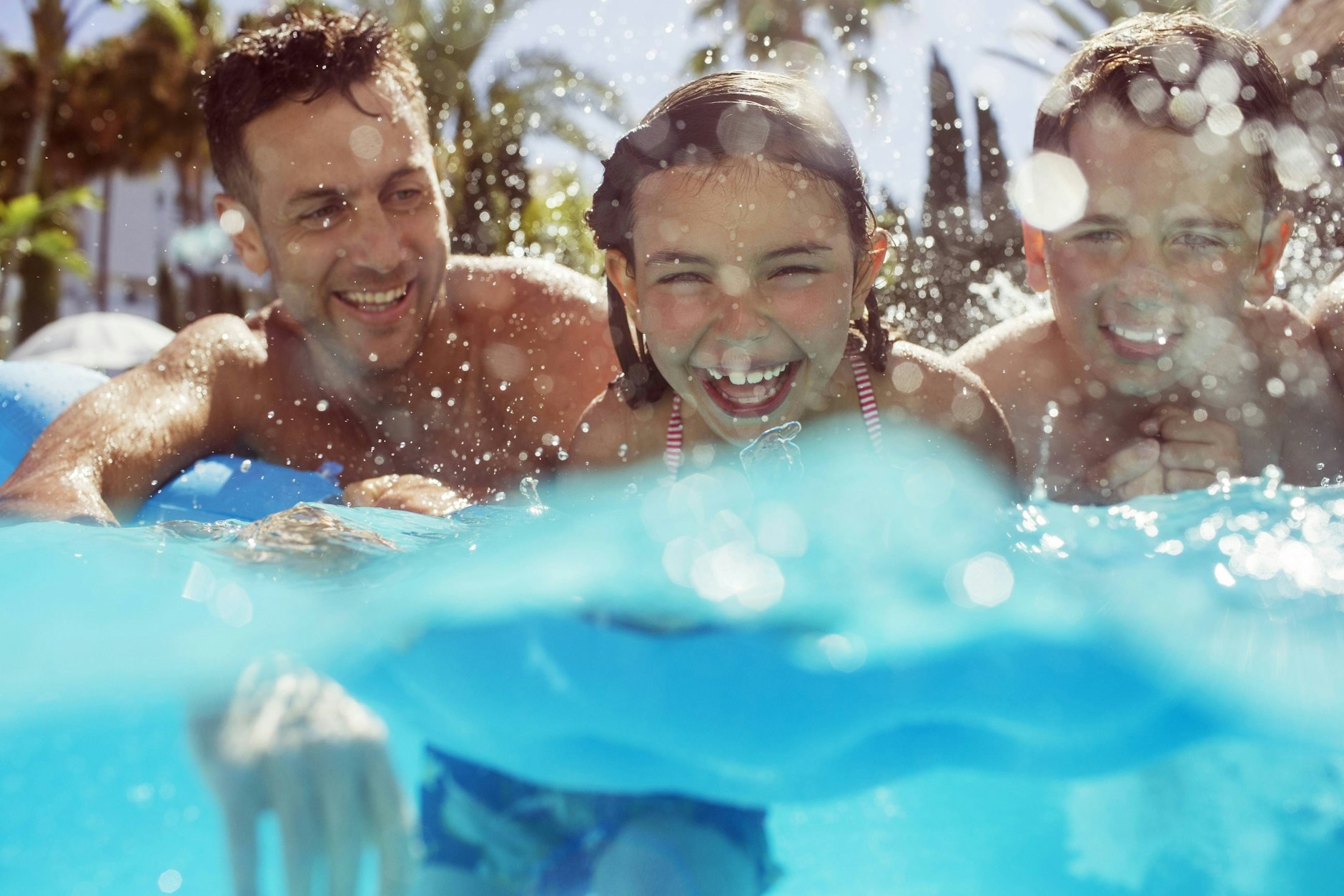 Können die Kinder schwimmen, wird auch der Familienurlaub entspannter.