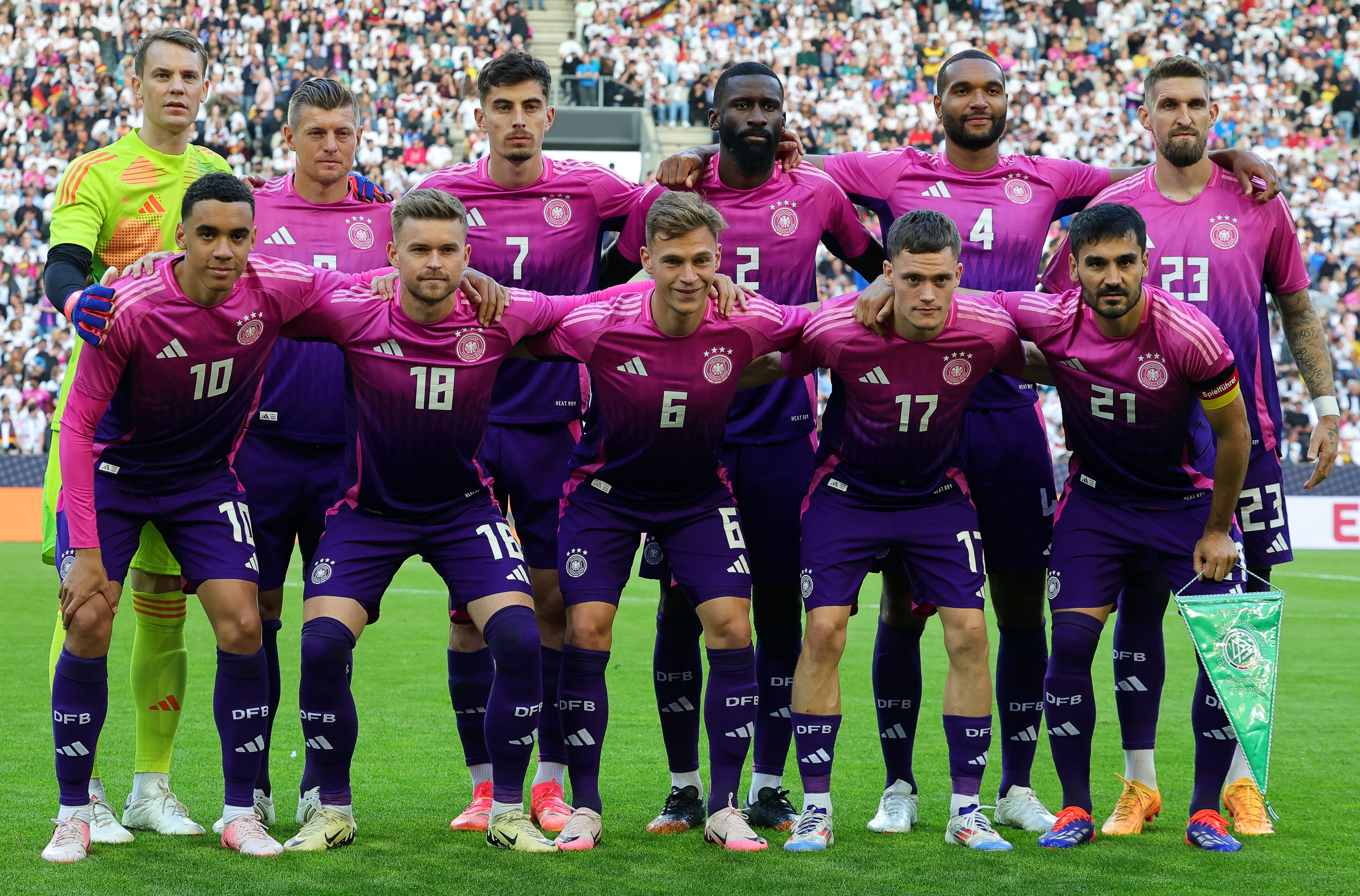 Pink-lila Trikot: Das sagt Harald Glööckler zum Dress der Nationalmannschaft