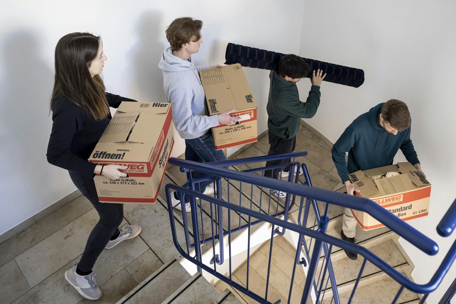 Ein Bild wie aus alten Zeiten: Wegen des Wohnungsmangels sind Umzüge selten geworden in Berlin. Wenn dann der Vermieter Eigenbedarf anmeldet, geraten viele Mieter in Not.