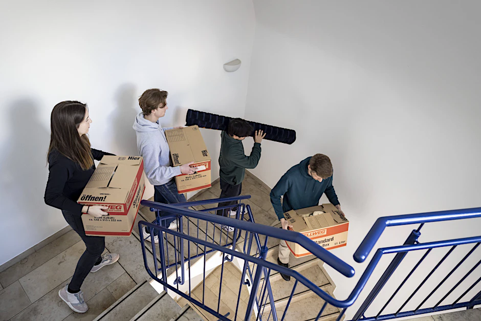 Ein Bild wie aus alten Zeiten: Wegen des Wohnungsmangels sind Umzüge selten geworden in Berlin. Wenn dann der Vermieter Eigenbedarf anmeldet, geraten viele Mieter in Not.