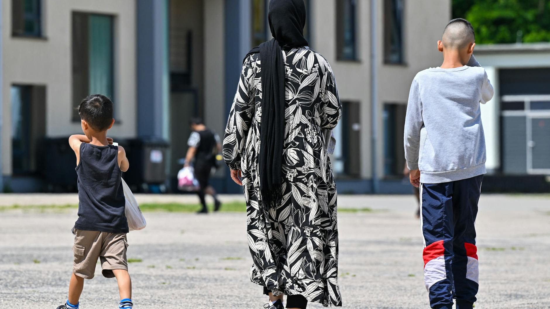 Zentrale Erstaufnahmeeinrichtung für Asylbewerber in Eisenhüttenstadt. Die Ministerpräsidentenkonferenz wird am 20. Juni die Frage erörtern, ob Asylverfahren von Schutzsuchenden auch in einen kooperierenden Staat außerhalb der EU verlagert werden können.