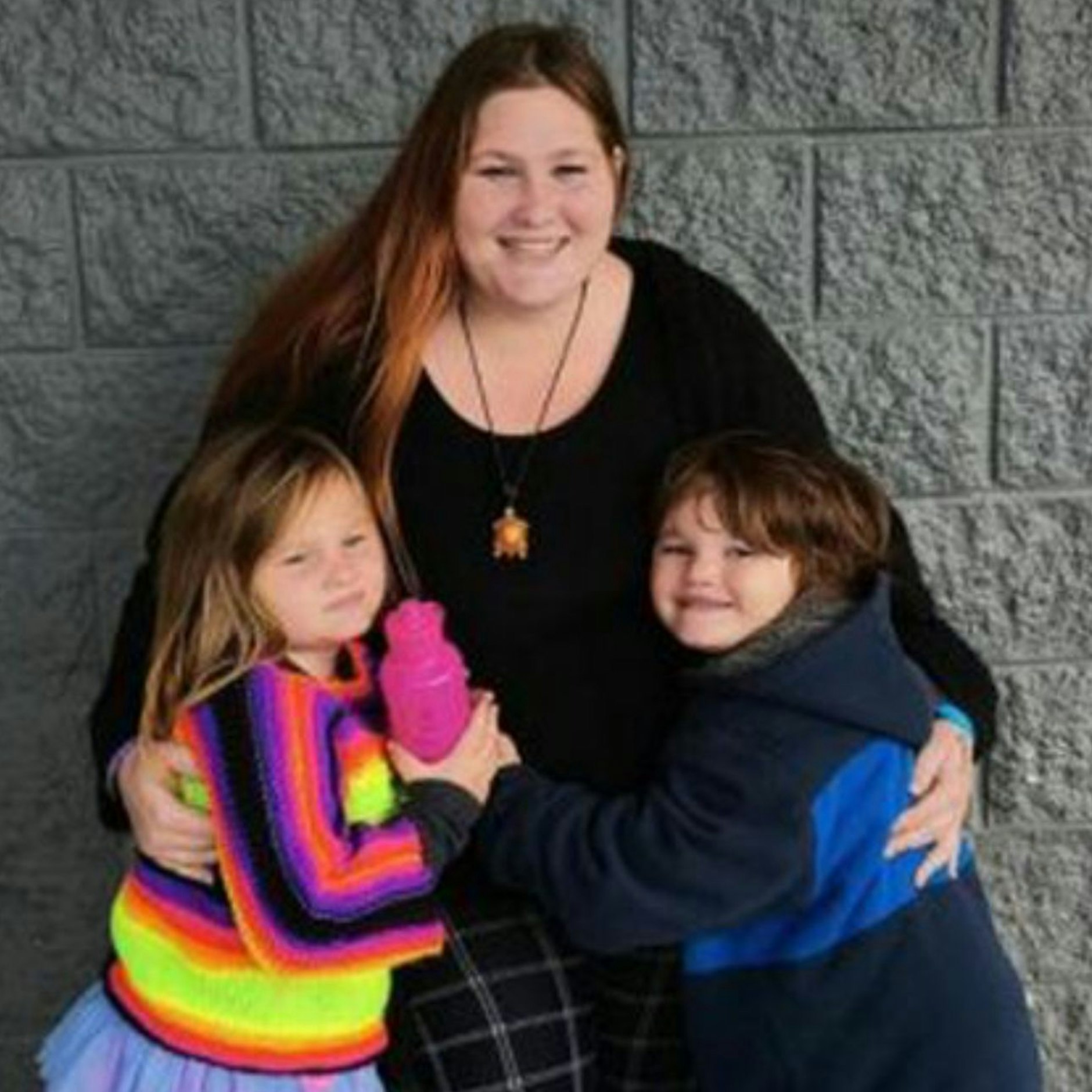 Rain Mancini (26) mit ihren Kindern Karma Zilliot (6) und Phillip Zilliot III (5)