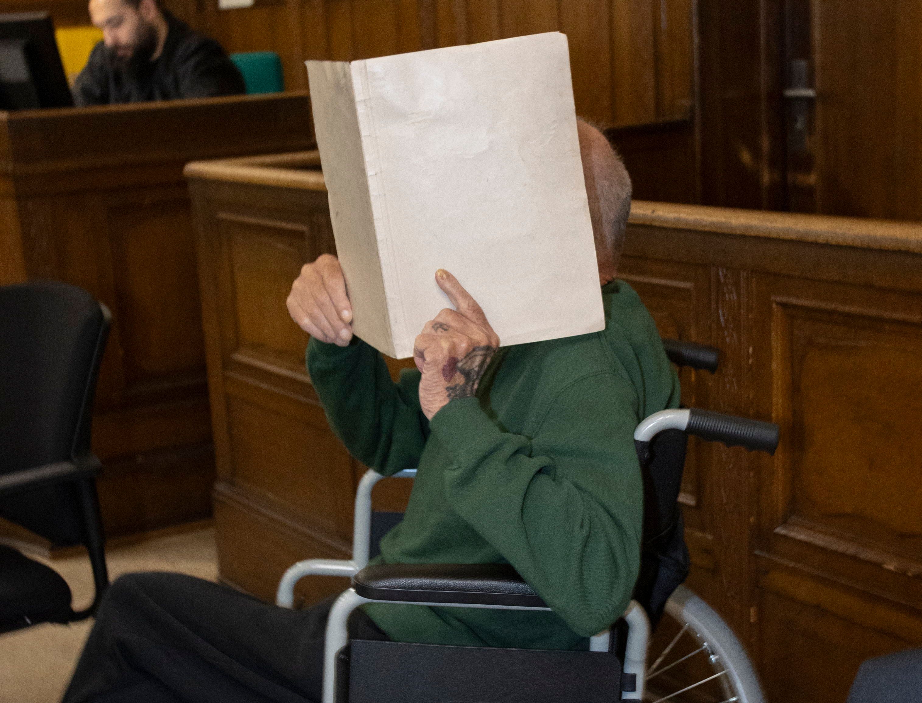 Mord an pflegebedürftiger Frau: Neun Jahre Haft für Rentner