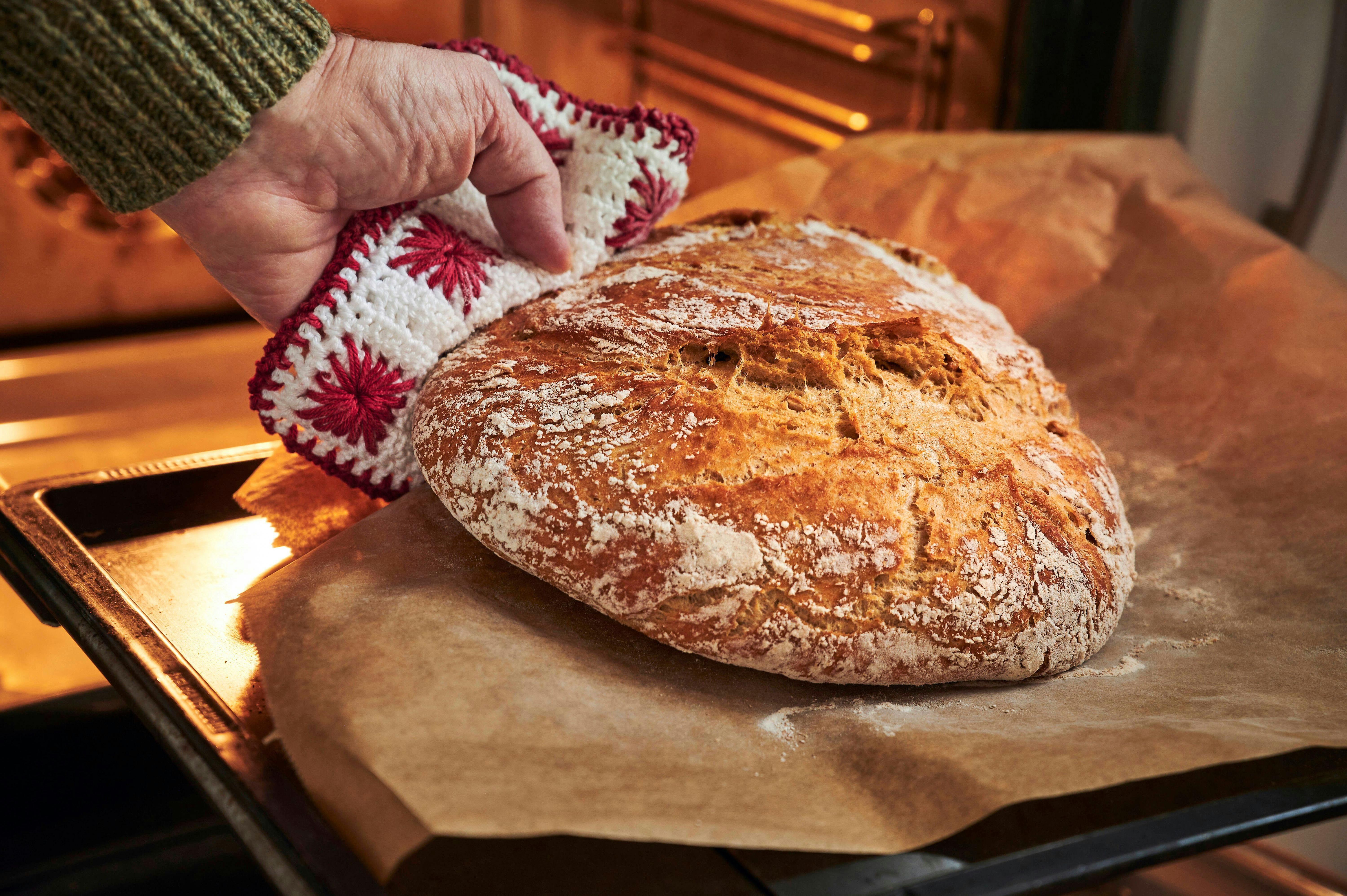 Geniales Rezept für Krustenbrot: So backen Sie das BESTE Brot der Welt