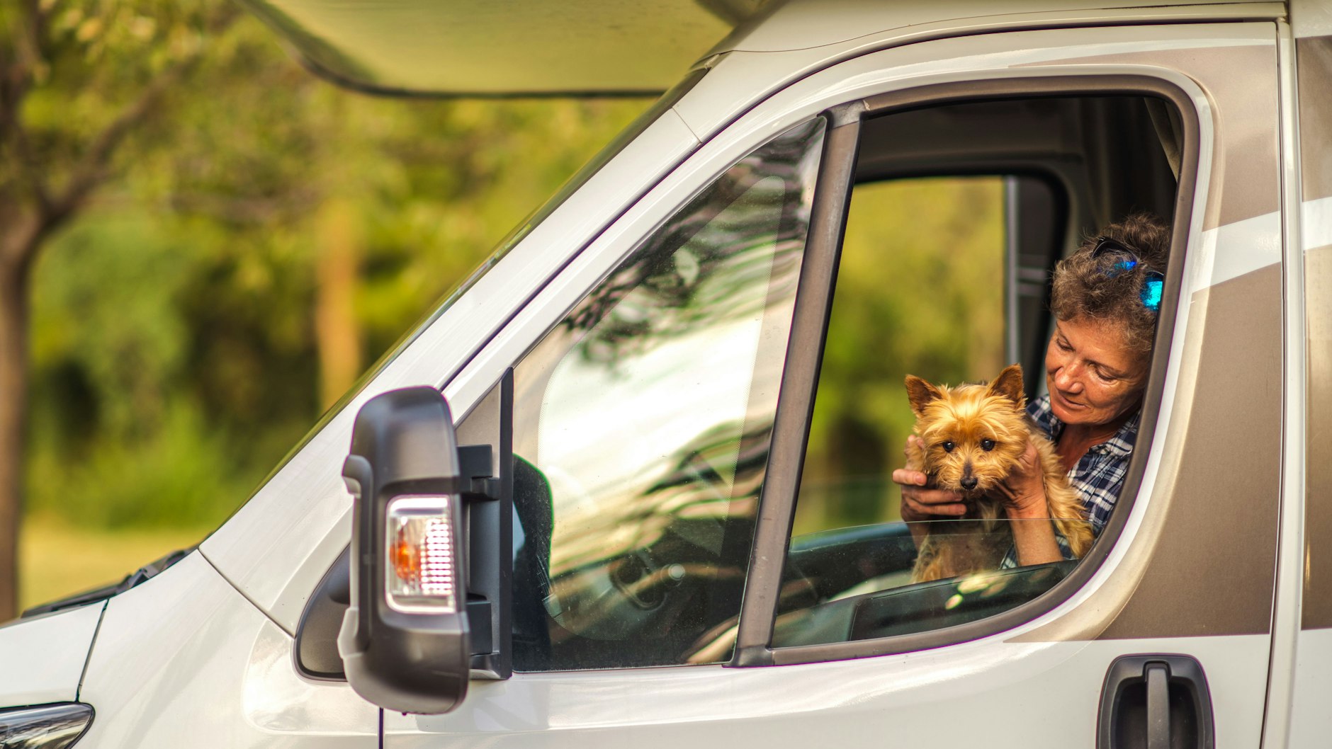 Mit dem Hund im Wohnmobil – das kann Spaß machen. Aber Sicherheit geht dabei vor.