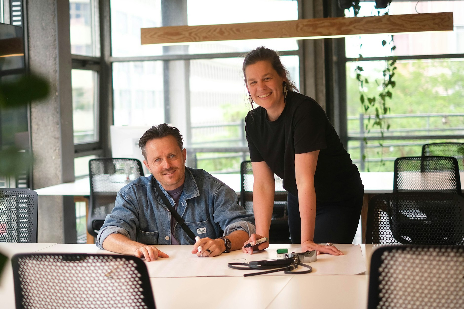 Madeleine Gummer von Mohl und Maximilian von der Ahé: „Wir waren nie dafür bekannt, die geilsten Schreibtische oder Stühle zu haben, dafür wollen wir ein leicht zugänglicher Ort für alle sein.“