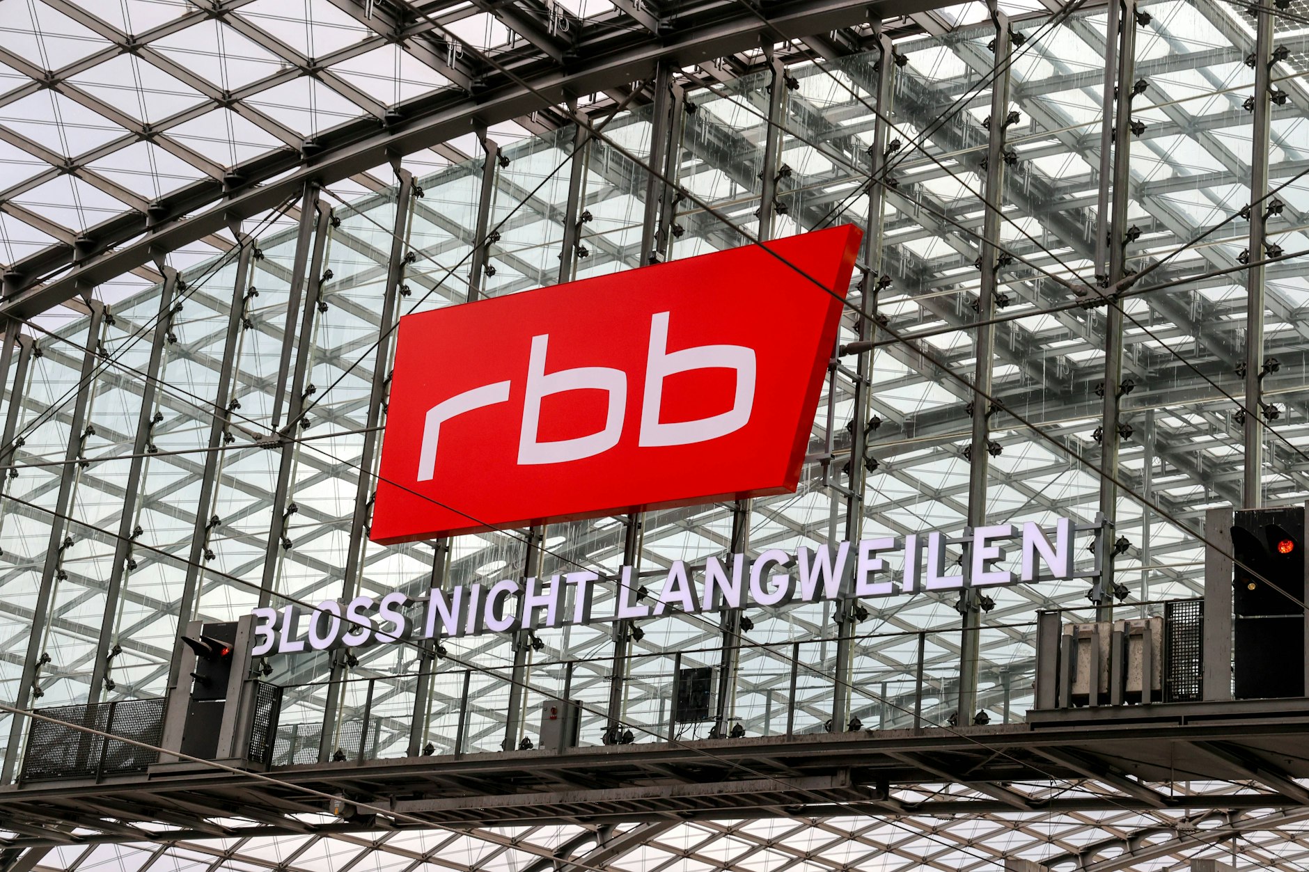 Der öffentlich-rechtliche Rundfunk will die Zahl seiner Radiosender reduzieren. Beim rbb könnte Radio3 betroffen sein.