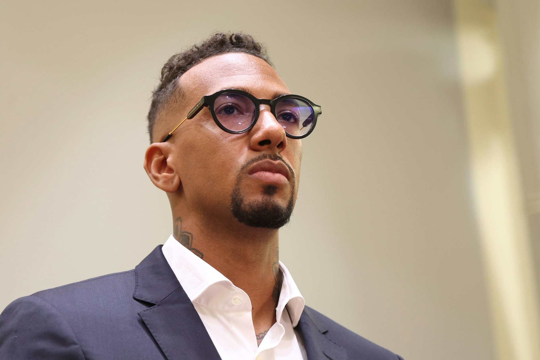 Jérôme Boateng, Ex-Fußball-Profi, steht im Landgericht München in der Anklagebank. Er bestreitet erneut die Gewaltvorwürfe.