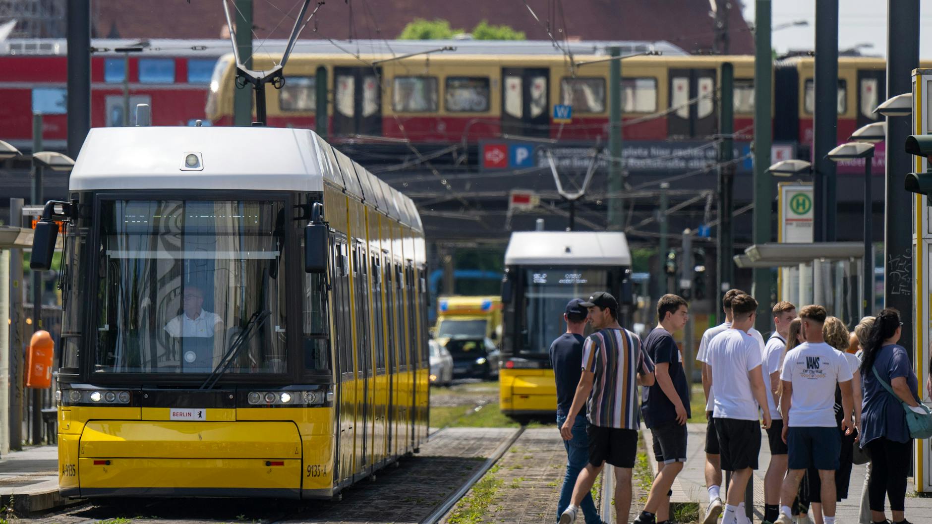 Am 1. Juli startete das 29-Euro-Ticket für die Berliner Öffis. Aber es gibt kaum Neukunden, fast alle wechseln vom 49-Euro-Ticket in das preiswertere Angebot.