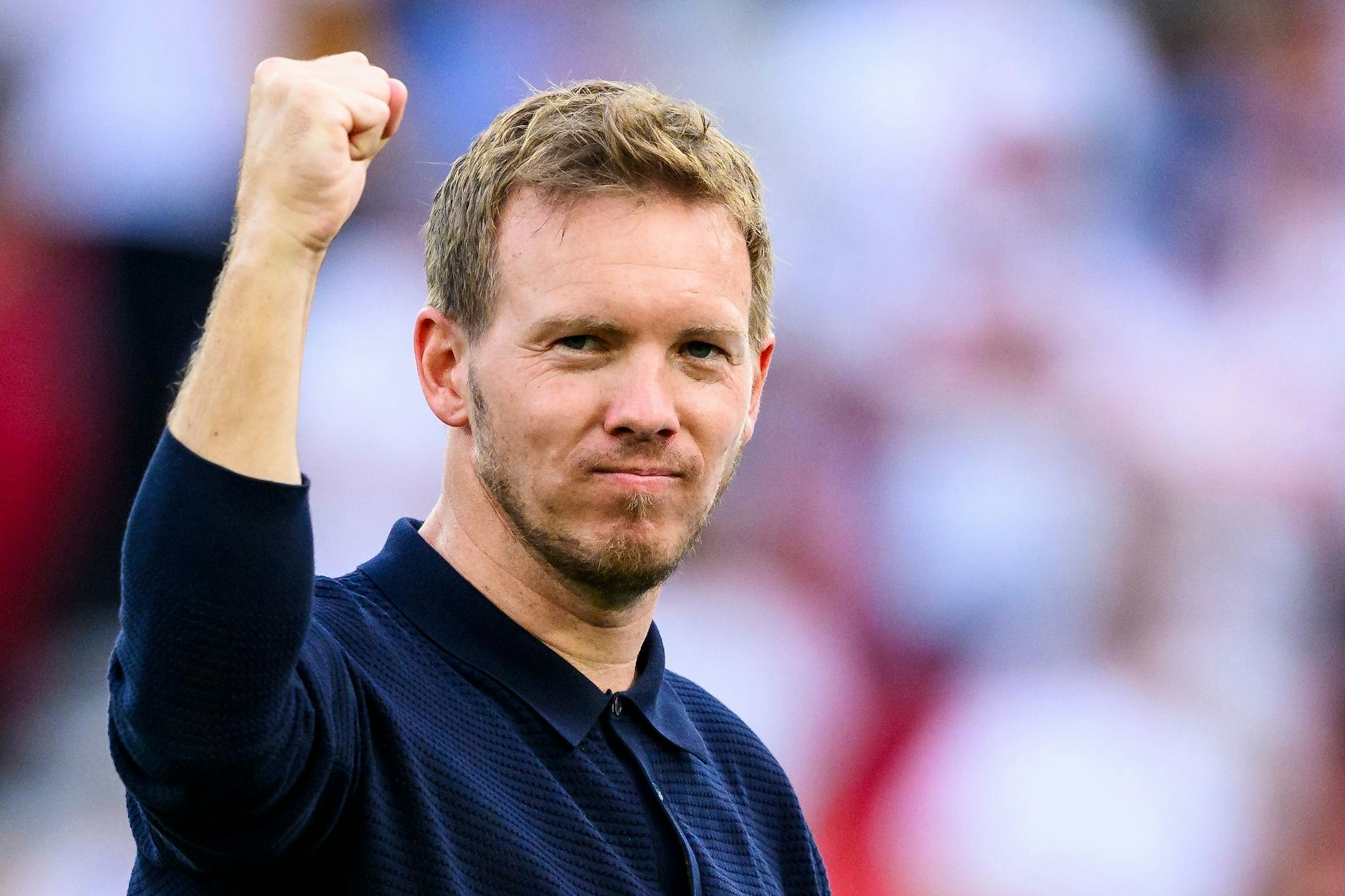 Bundestrainer Julian Nagelsmann jubelt - er darf sich nicht nur über die beiden bisherigen Siege der Nationalelf bei der EM freuen, sondern auch über ein stattliches Gehalt. Aber: Wie viel verdient er?