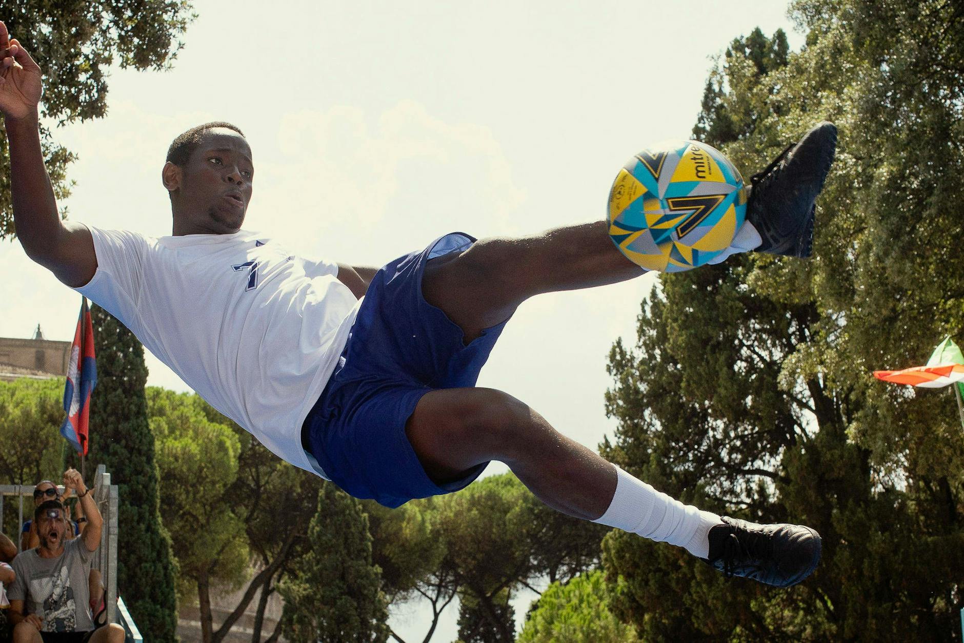 Szene aus dem neuen Film über die Fußball-EM: The Beautiful Game.