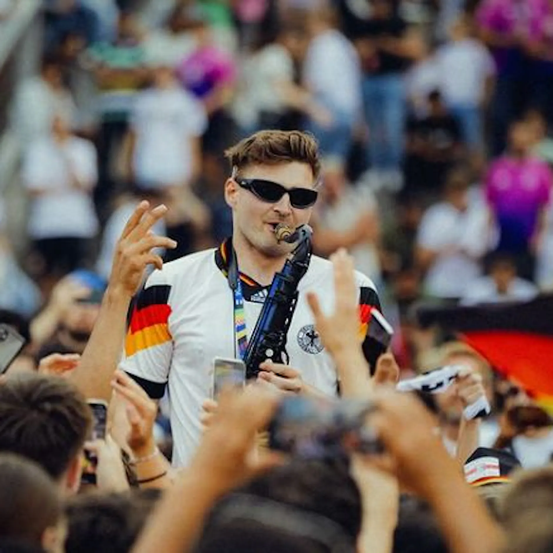 Saxophonist Andre Schnura lässt EM-Fans ausrasten – kommt er nach Berlin?