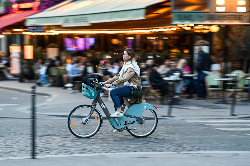 Bisiklet şehri Paris iddia edildiği kadar büyük mü ve Berlin için bir rol model mi?
