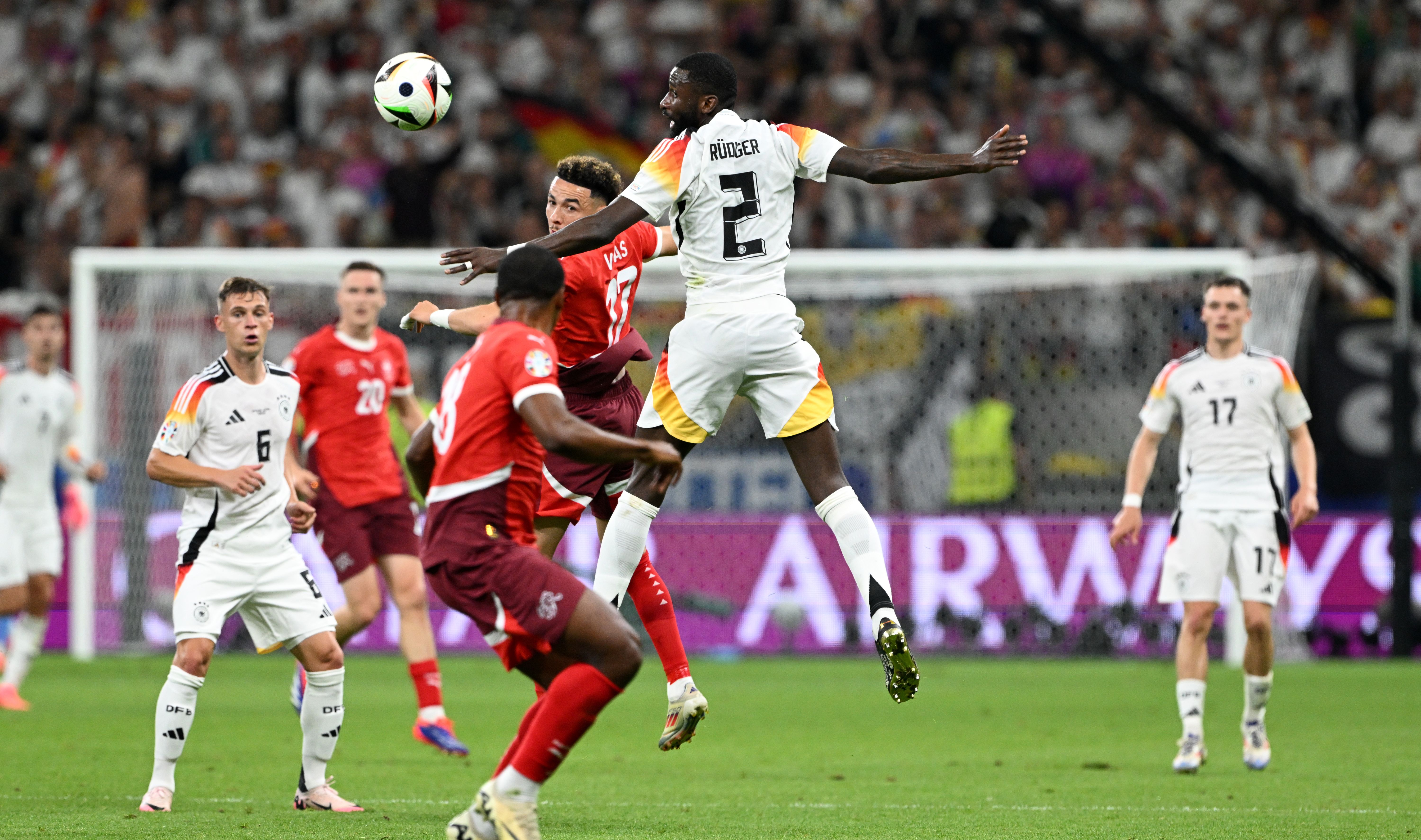 Image - Deutschland schafft Unentschieden gegen Schweiz in letzter Minute