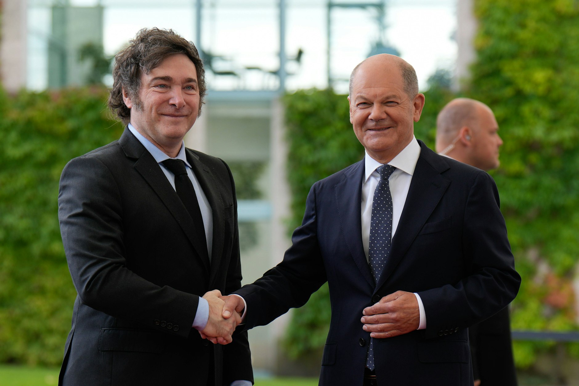 Bundeskanzler Olaf Scholz empfängt den Präsidenten der Argentinischen Republik, Javier Milei, im Bundeskanzleramt in Berlin.