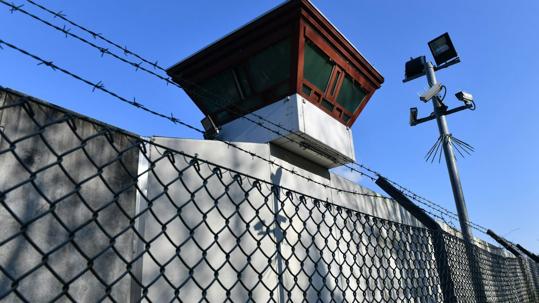 Der verurteilte zweifache Mörder sitzt in der JVA Tegel in Haft.