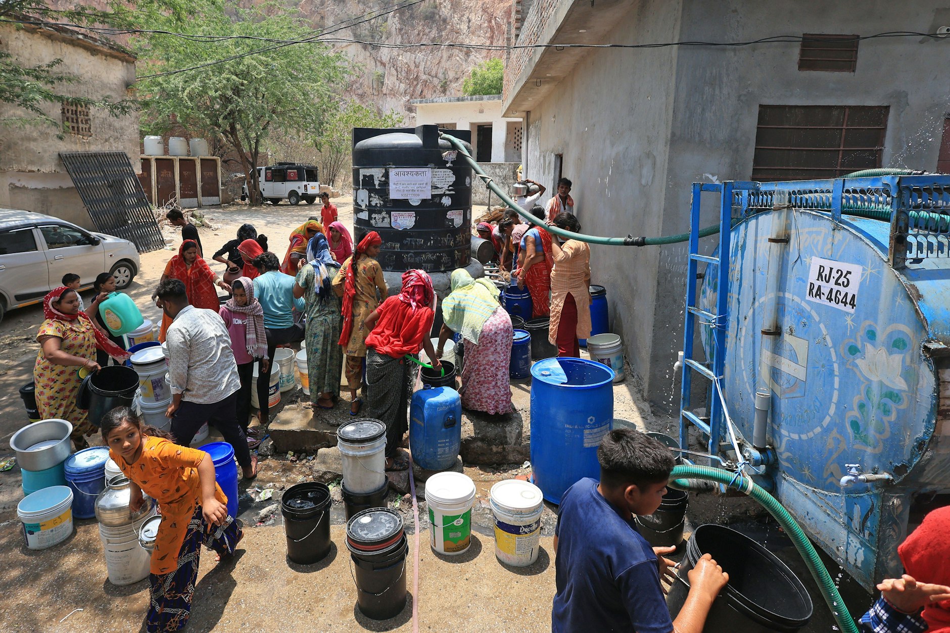 Wasserknappheit in Jaipur, Indien während extremer Hitze im Mai. Das vermehrte Auftreten von Hitzewellen ist ein Phänomen des Klimawandels.