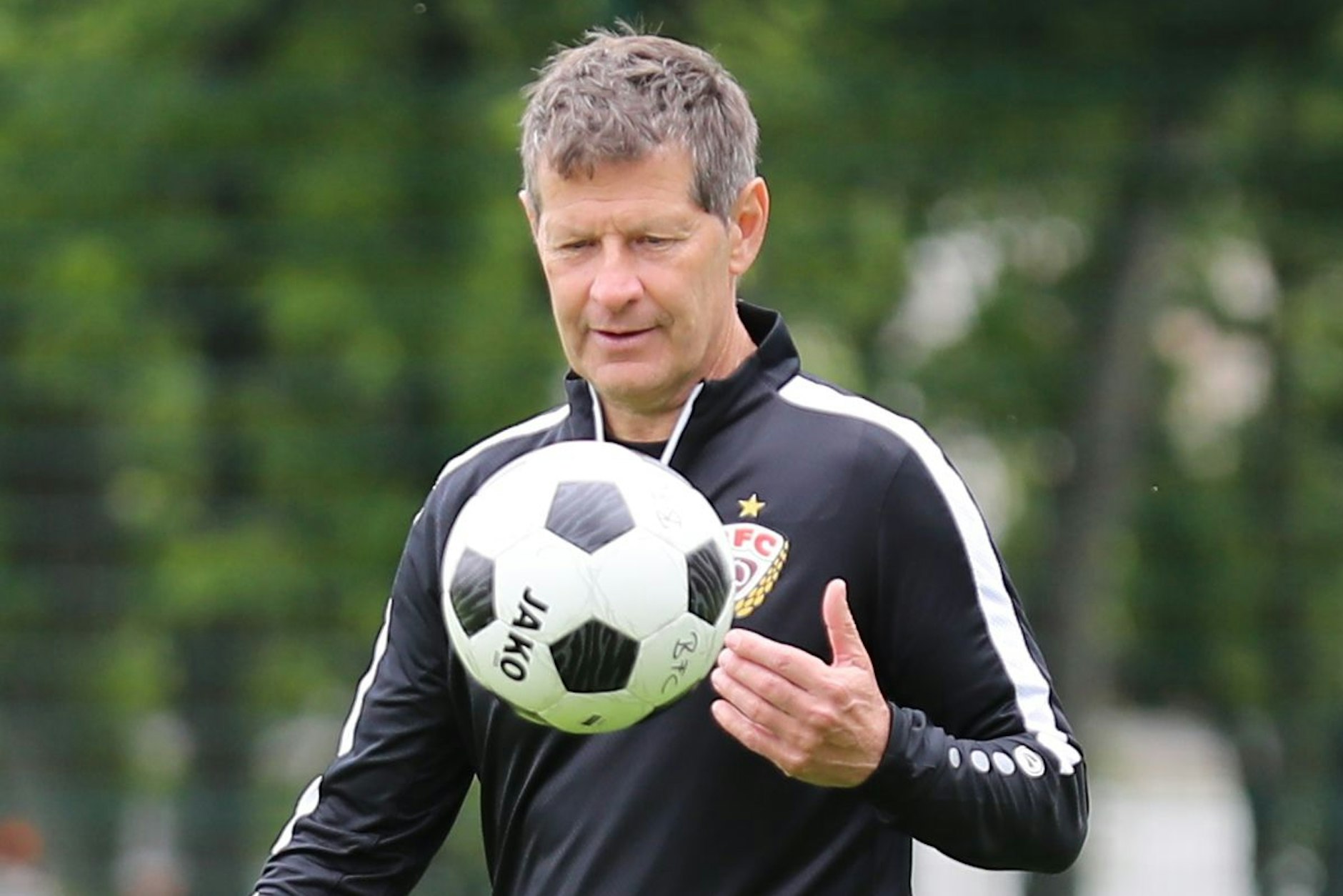 Der Ball ist sein Freund: Andreas Heraf, der neue Trainer des BFC Dynamo, absolvierte elf Länderspiele für Österreich.