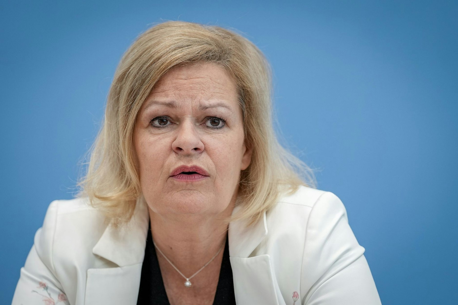 Bundesinnenministerin Nancy Faeser (SPD) will, dass sich die gesellschaftliche Vielfalt auch in der öffentlichen Verwaltung widerspiegelt.