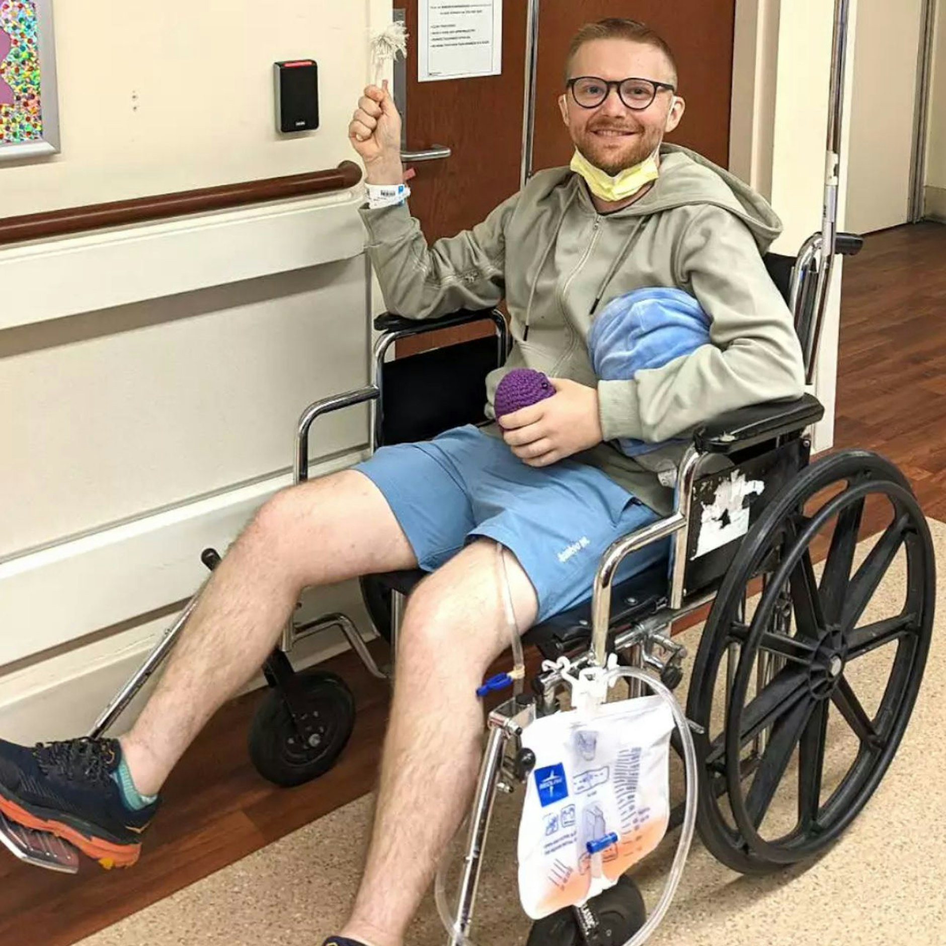 John Nicholas nach seiner Nierentransplantation. Inzwischen ist er wieder zu Hause. Seine neue Niere funktioniert perfekt.