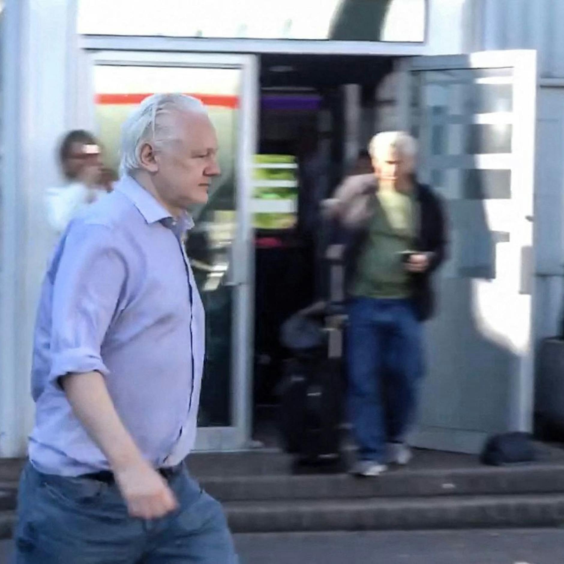 Julian Assange: Wikileaks-Gründer ist frei