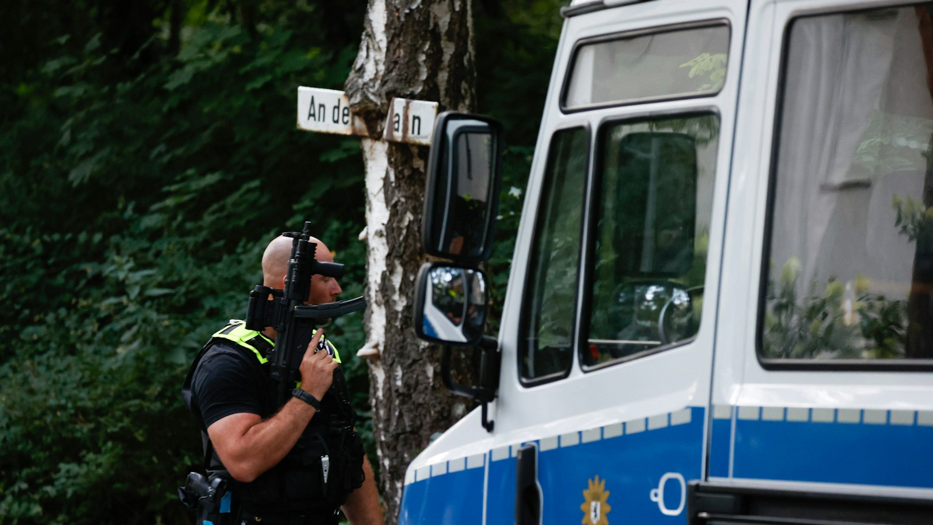 Die Sichtung einer vermeintlichen Löwin: Polizisten waren damals in Kleinmachnow sogar mit Maschinenpistolen im Einsatz.