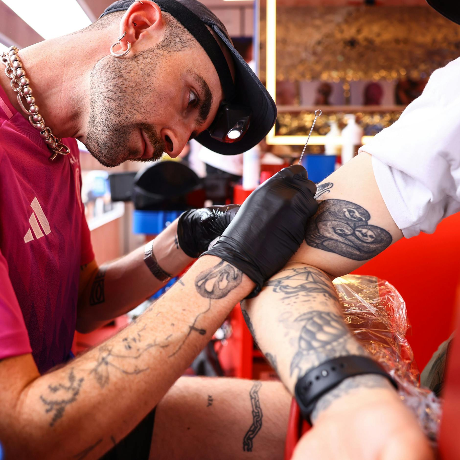 Image - Berlin: „All cops are bastards“ – was sich EM-Fans auf der Fanmeile tätowieren lassen