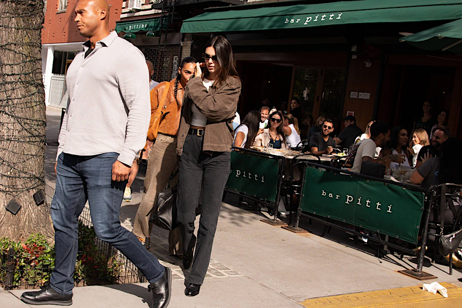 Ein Outfit zum Einnicken: Kendall Jenner trägt in ihrer Freizeit ausschließlich Bore-Core.