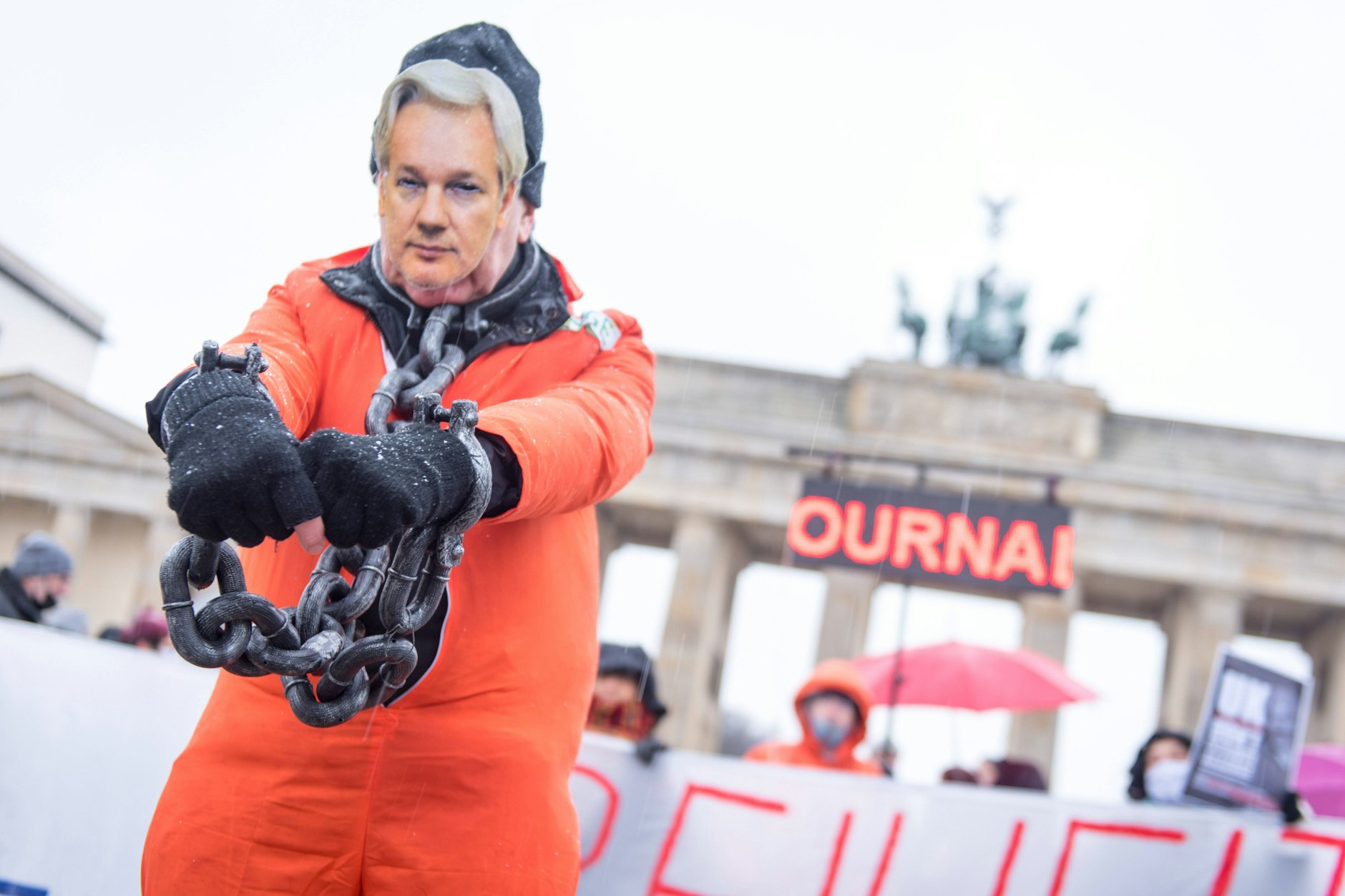 Über Jahre demonstrierten regelmäßig Unterstützer vom Wikileaks-Gründer für dessen Freilassung in Berlin.