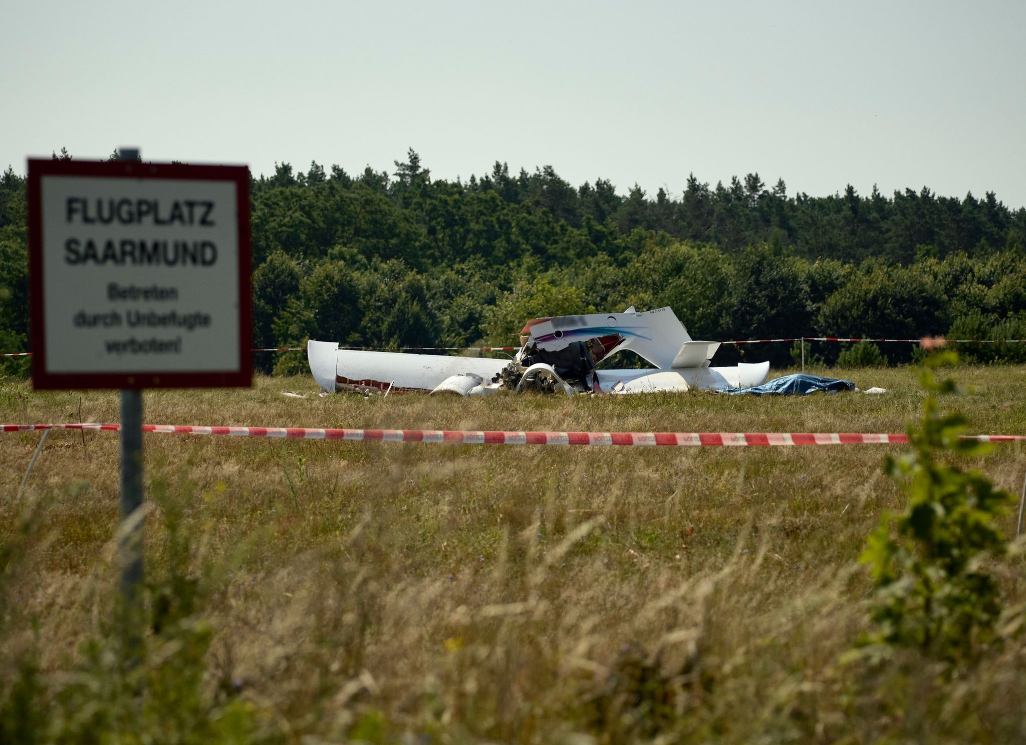 Bei Berlin: 69-jähriger Pilot stürzt mit seinem Flieger ab – tot!