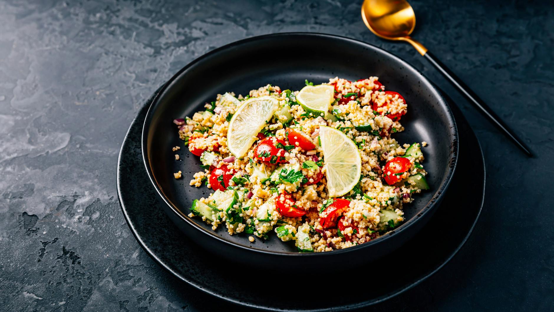 Probieren Sie das Rezept für Bulgur-Salat gleich mal aus.