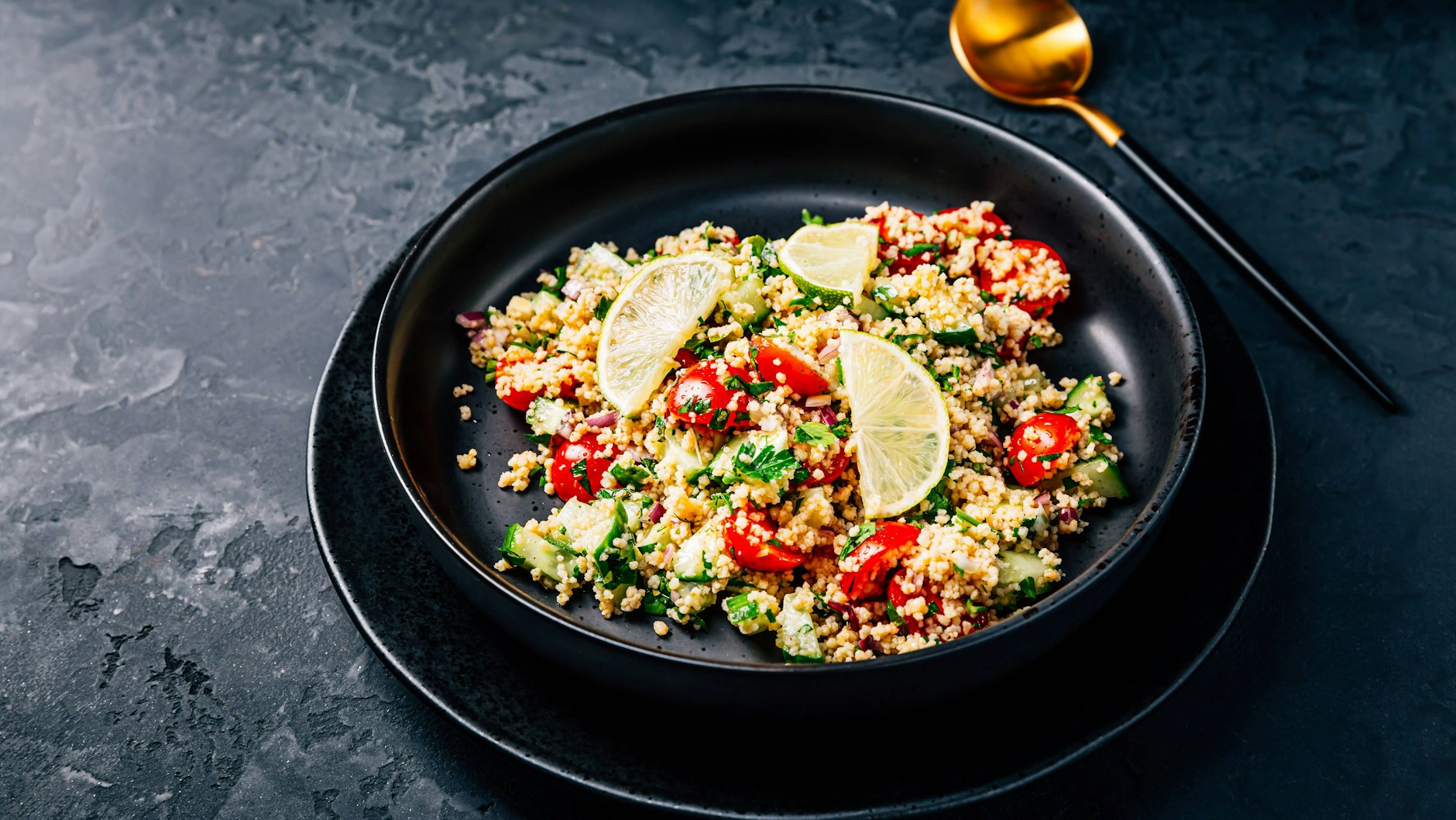 Probieren Sie das Rezept für Bulgur-Salat gleich mal aus.