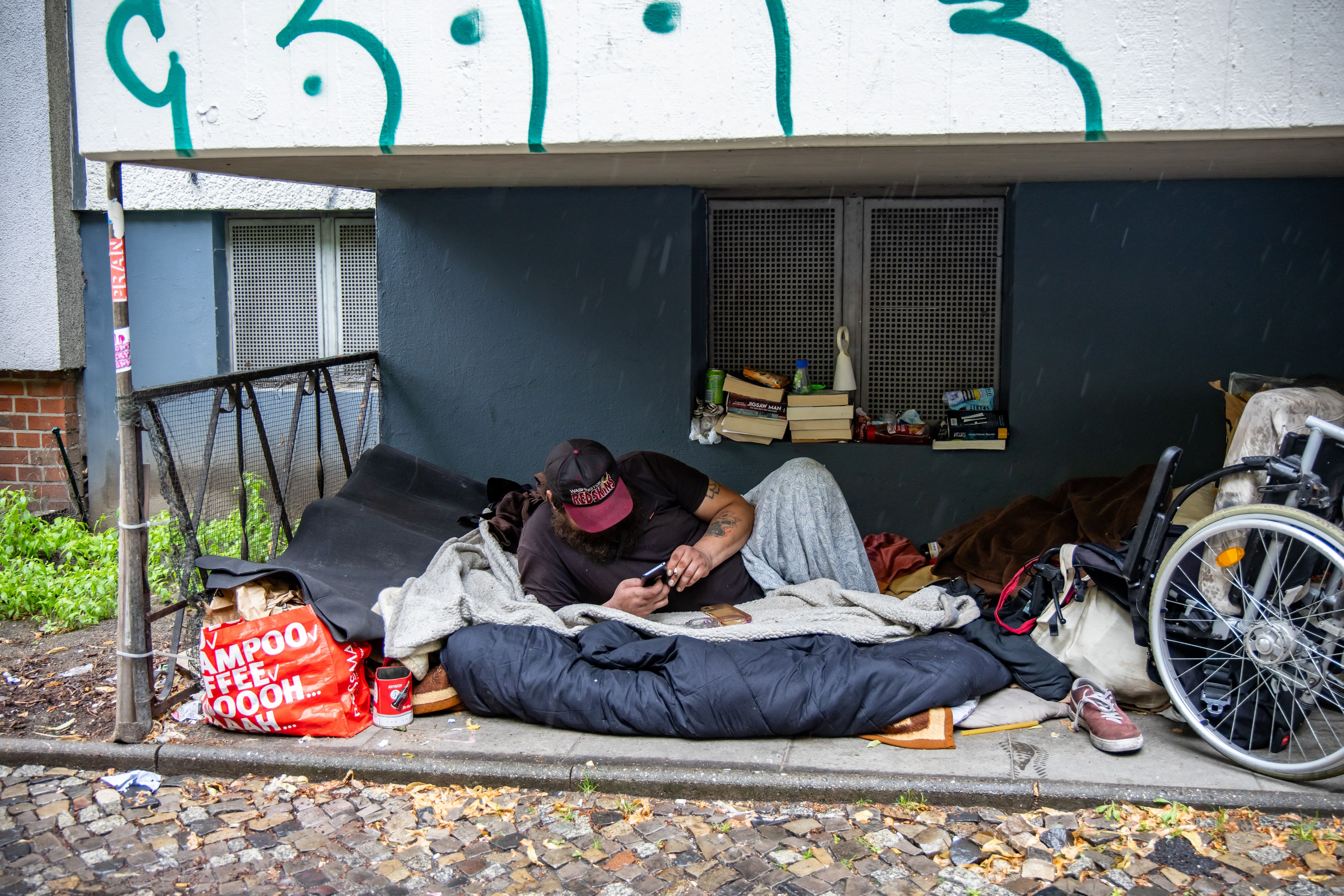 Bei der Bullenhitze auf der Straße: Gefahr für Obdachlose