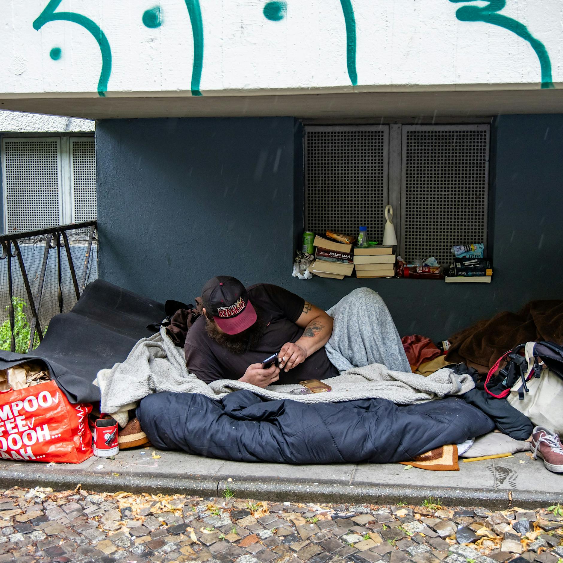 Bei der Bullenhitze auf der Straße: Gefahr für Obdachlose
