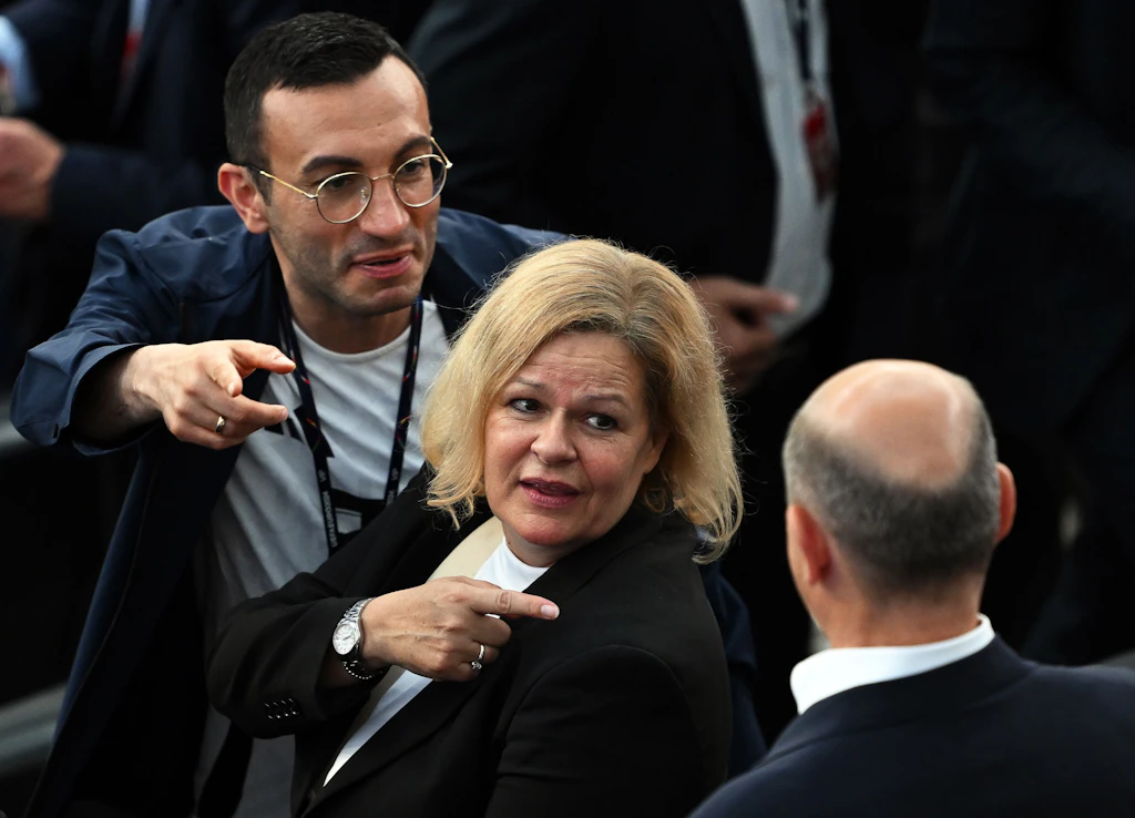 Nancy Faeser, nefret paylaşımları nedeniyle sınır dışı edilmeyi planlıyor – “Beğenmek” yeterli olmalı
