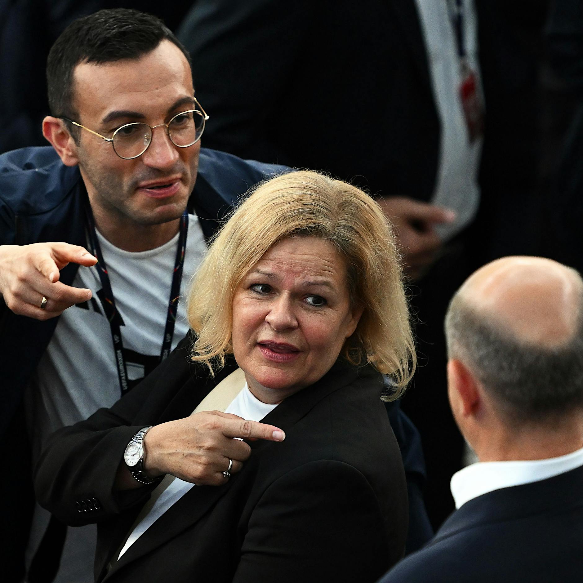 Nancy Faeser plant Abschiebungen wegen Hasspostings -„Gefällt mir“ soll reichen