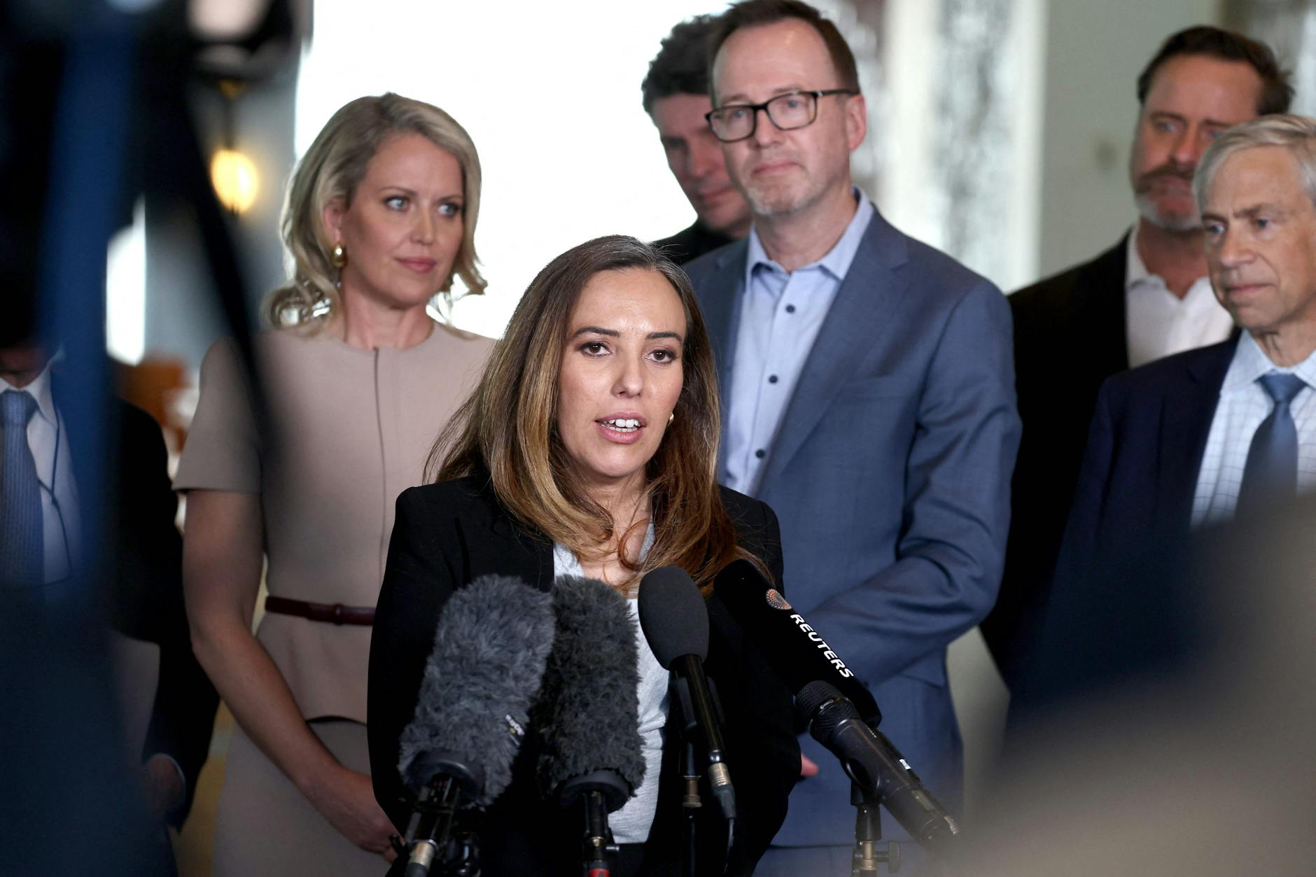 Stella Assange spricht bei einer Pressekonferenz am Donnerstag über ihren Mann Julian.