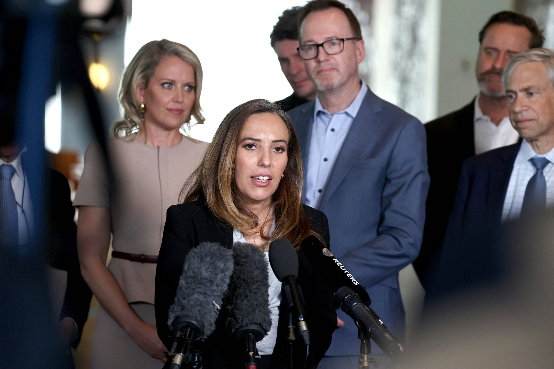 Stella Assange spricht bei einer Pressekonferenz am Donnerstag über ihren Mann Julian.