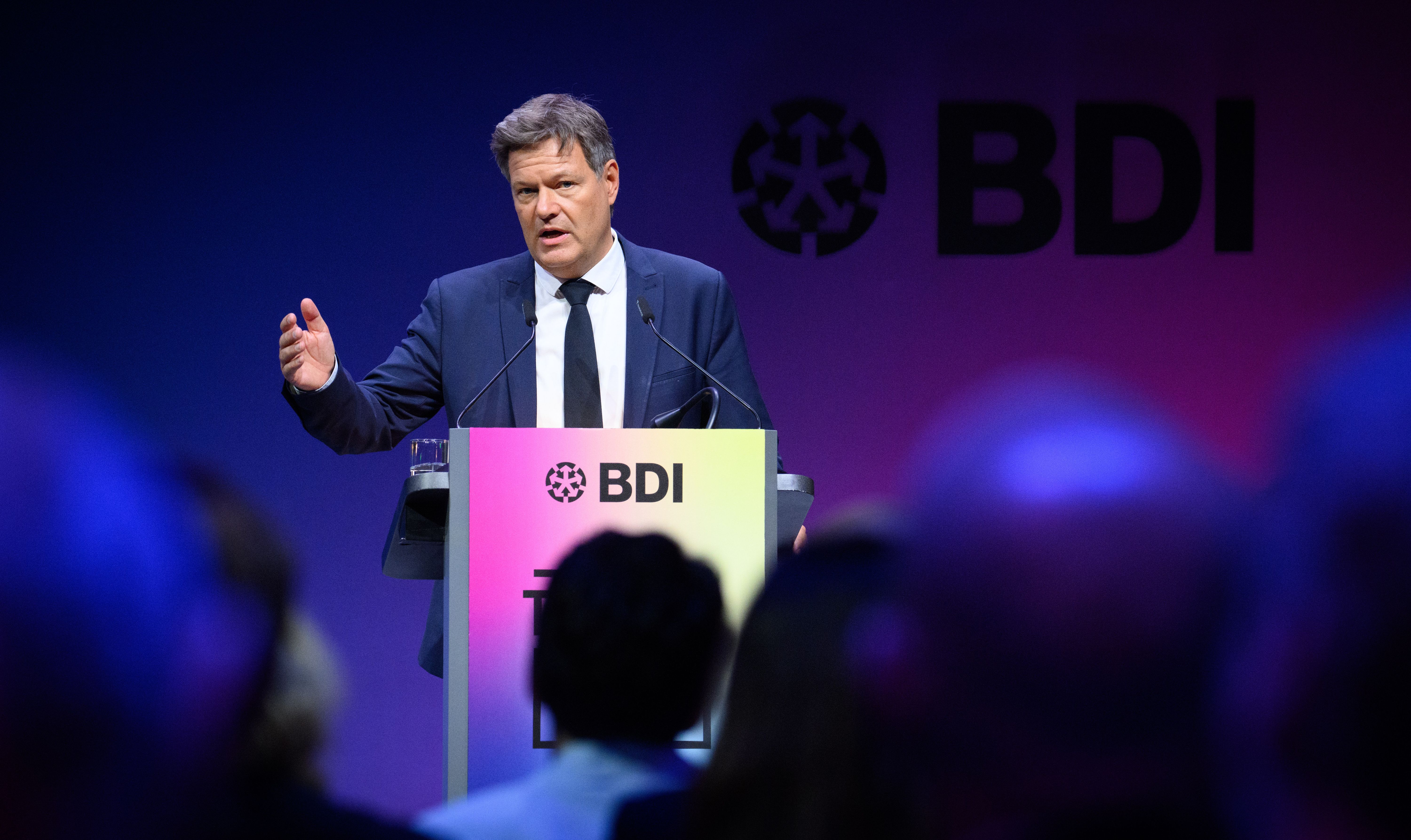 Robert Habeck mutiert zum grünen China-Flüsterer vor deutschen Managern