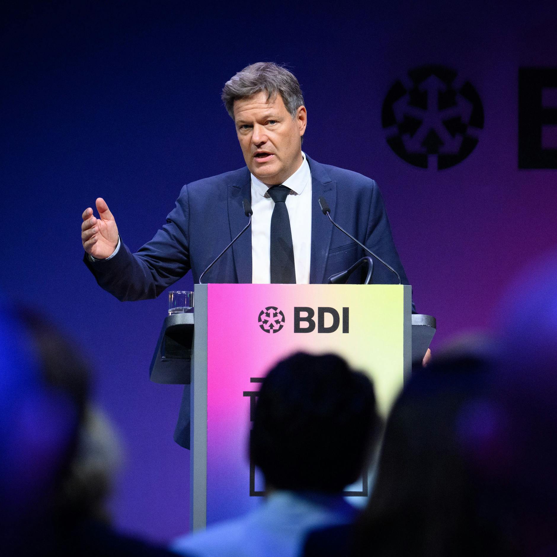 Image - Robert Habeck mutiert zum grünen China-Flüsterer vor deutschen Managern