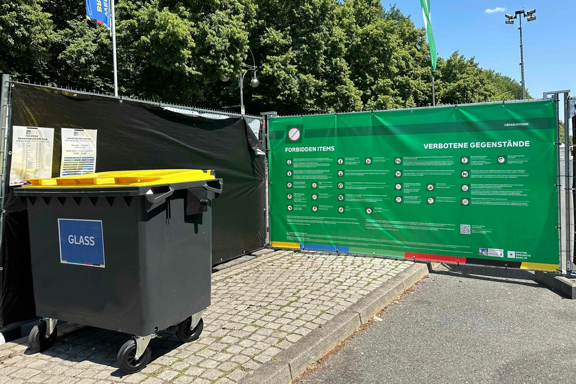 So nah und doch so fern: die Berliner EM-Fanmeile.